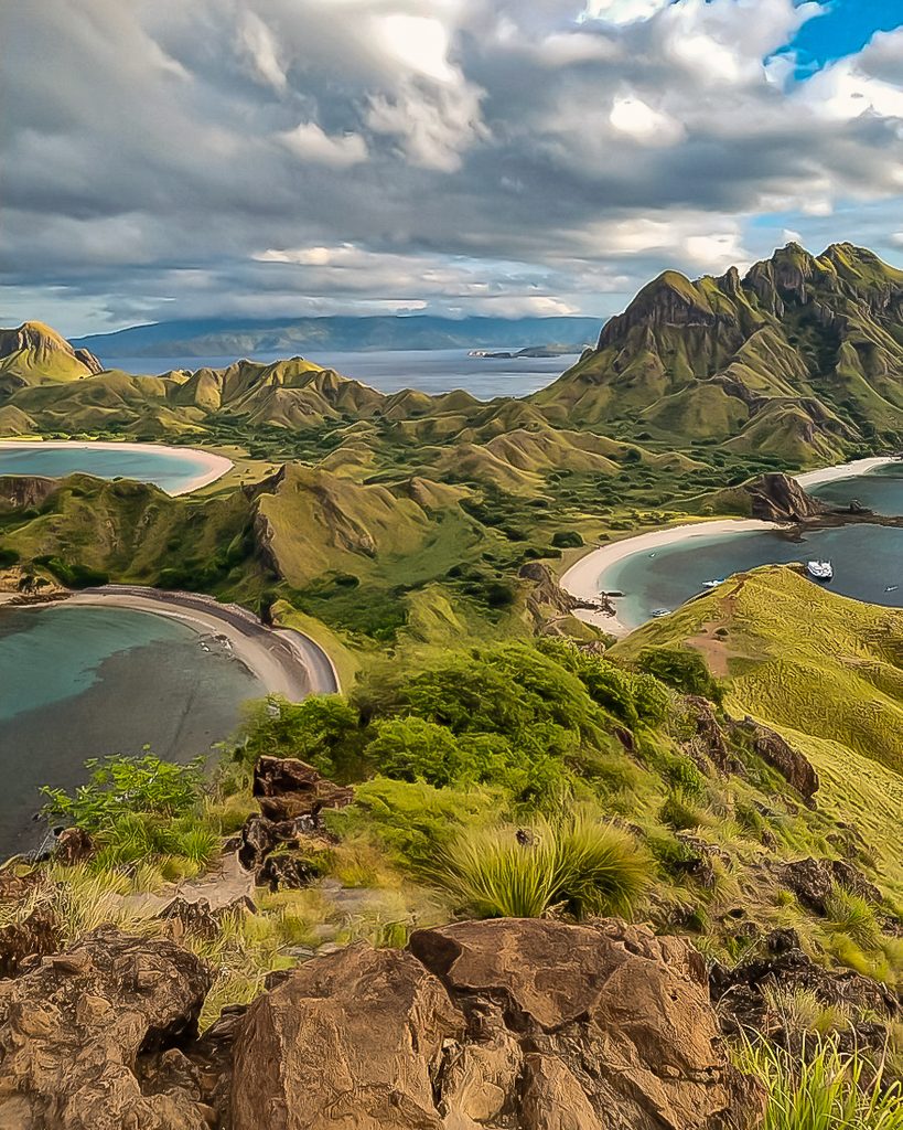 Voyage en Indonésie, paysages de Padar island à flores