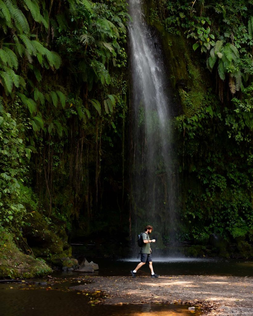 Cascade dans la jungle près de Tetebatu, Lombok, Indonésie