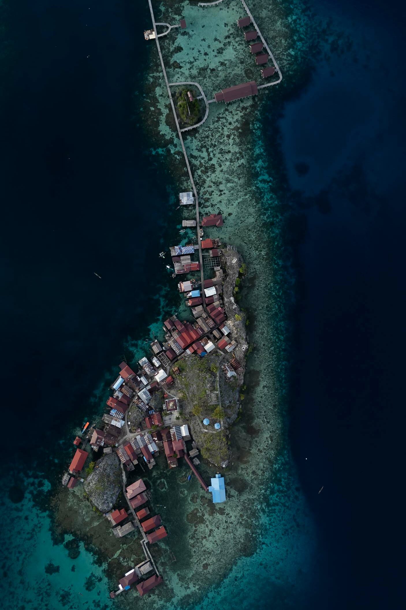 Voyage à Sulawesi, pont de bois vers le village Bajau de Pulau Papan