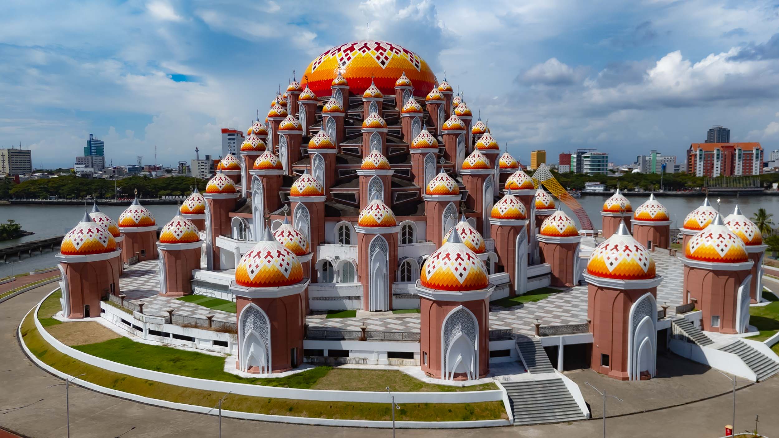 Voyage à Sulawesi, mosquée aux 99 dômes de Makassar
