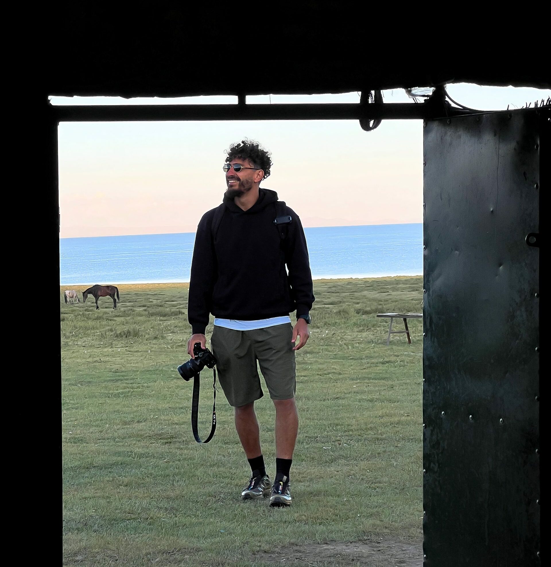 Yassine, alias Yass Traveler, en voyage