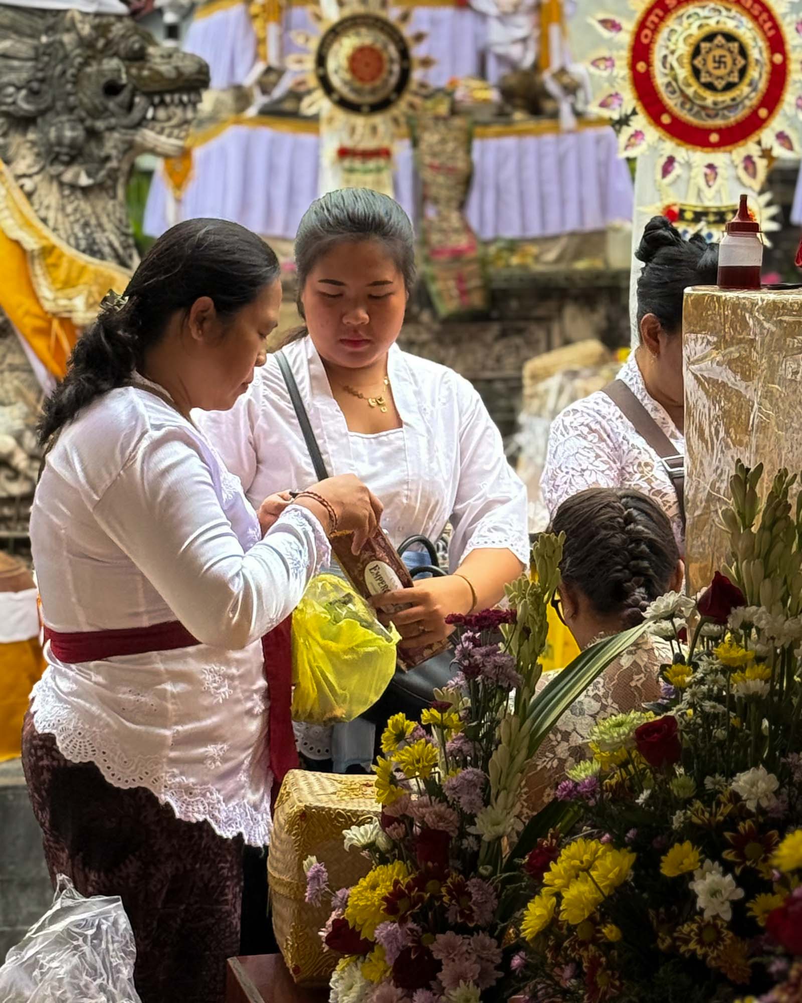 Procession lors d'une cérémonie religieuse balinaise